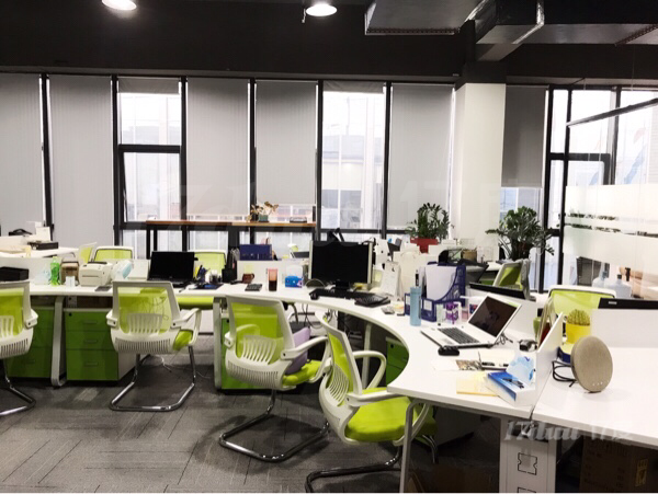福永福海信息港300㎡精装写字楼全套家具低价转让