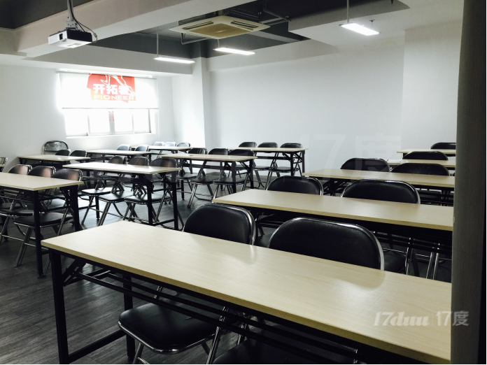 大小会议室培训室出租 可以容纳10-70人 设备齐全