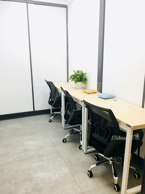 新城广场3人间办公室仅1180元费用全包，可.注.册