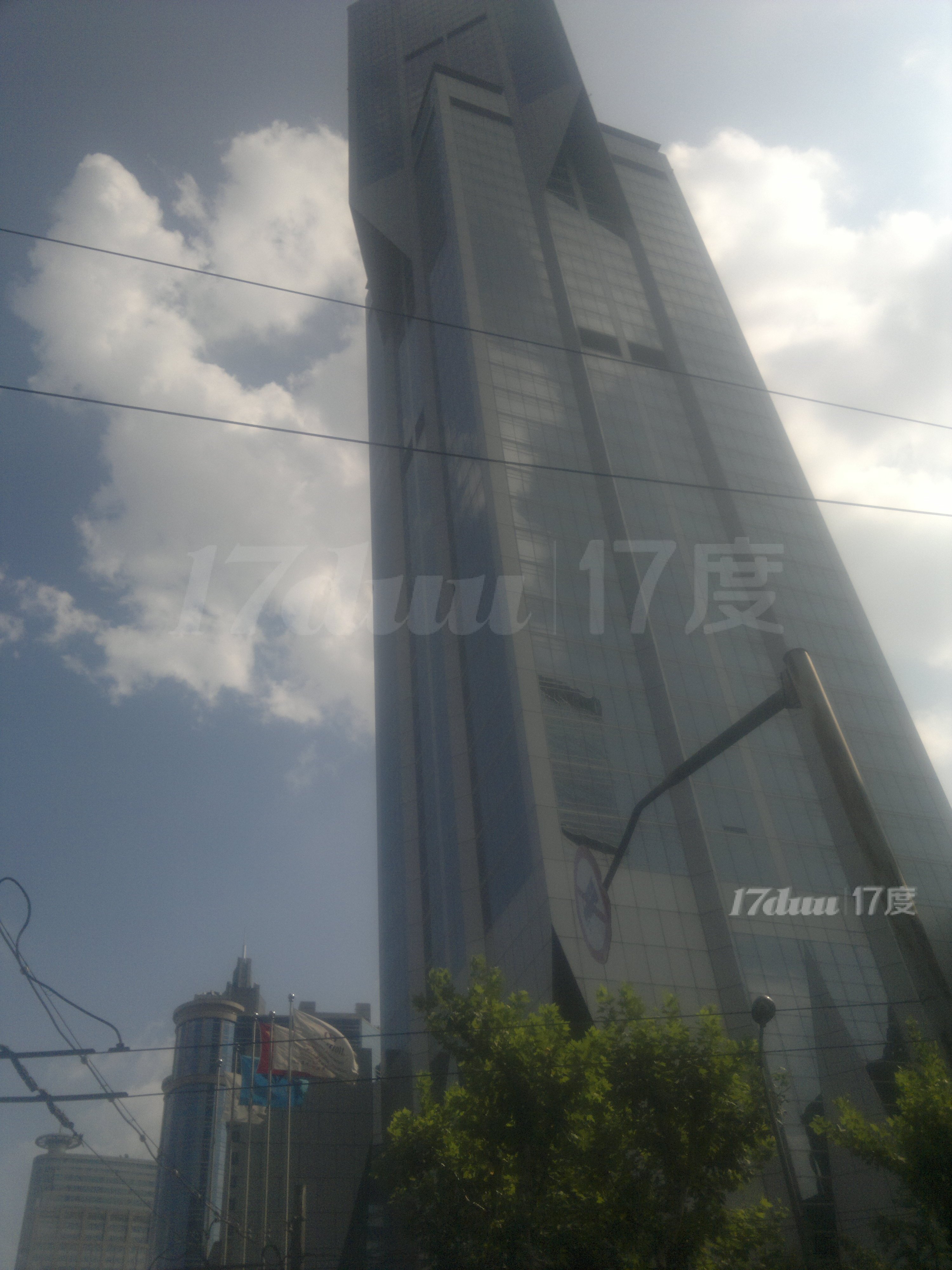 人民广场商圈，地标建筑 明天广场，多种面积可供选择。