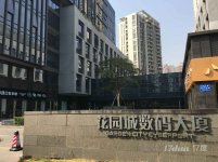 ?精装办公室直租近地铁口，配家私，可做仓库网红直播间，限时折
