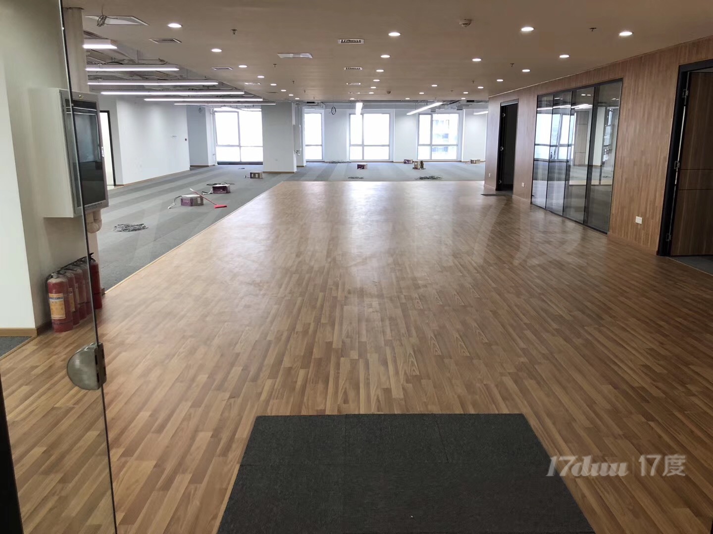 福田广电文创中心，精装办公室直租，交通方便，户型方正