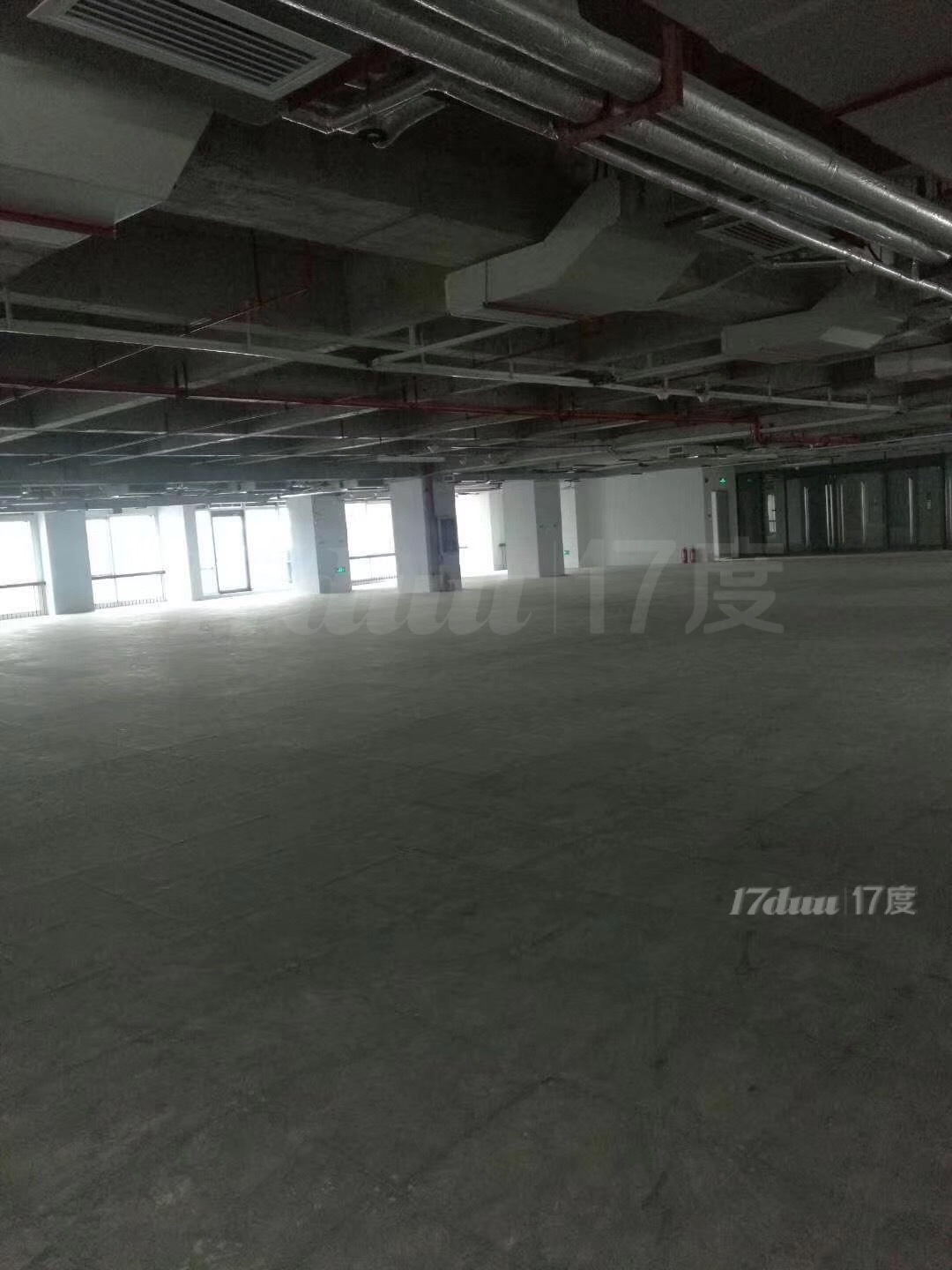 莲花北地铁站，广电中心，1400平毛坯办公室直租，采光通透