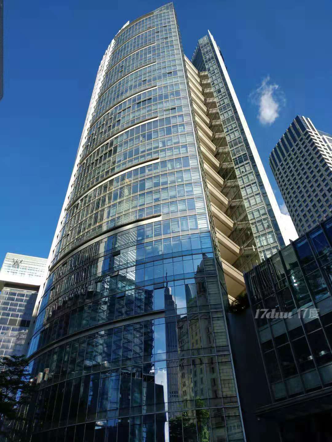 靠窗采光好 拎包入驻 免水电费_保利威座北塔可容纳10人/出租6500