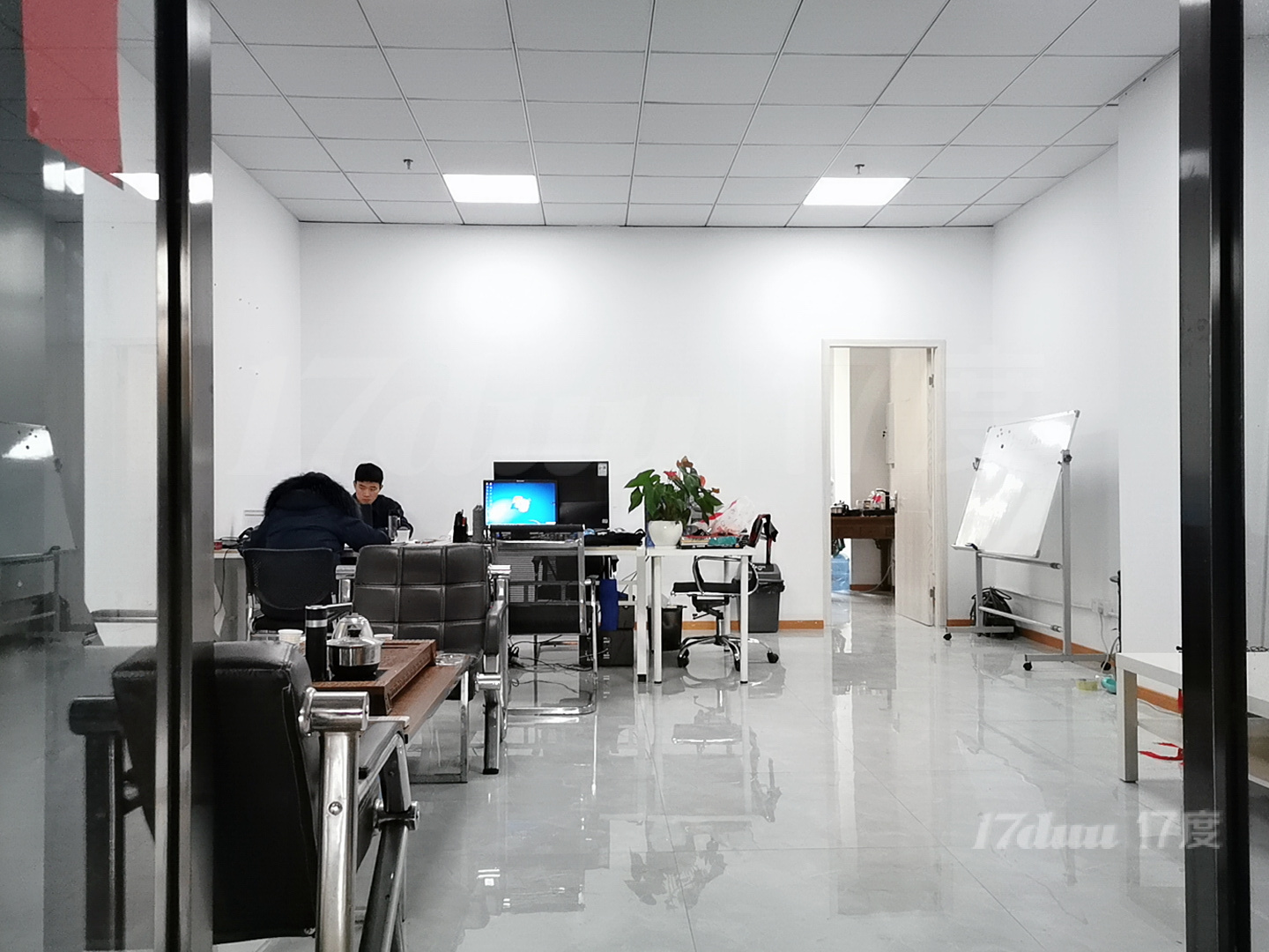 一楼100平精装修 拎包入住 园区环境好
