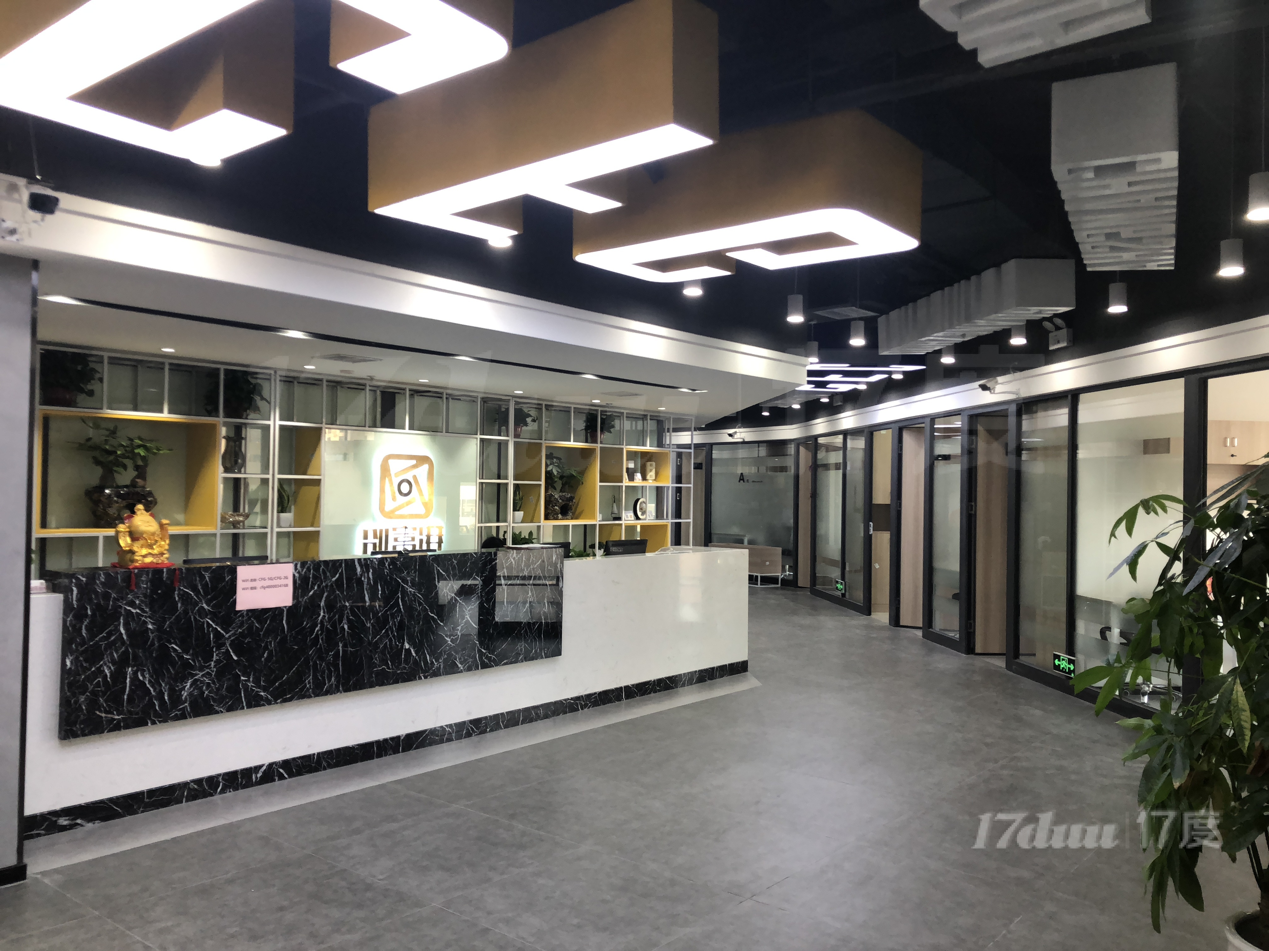 地铁口办公室一价全包出租,5至60平均有,可注册企业