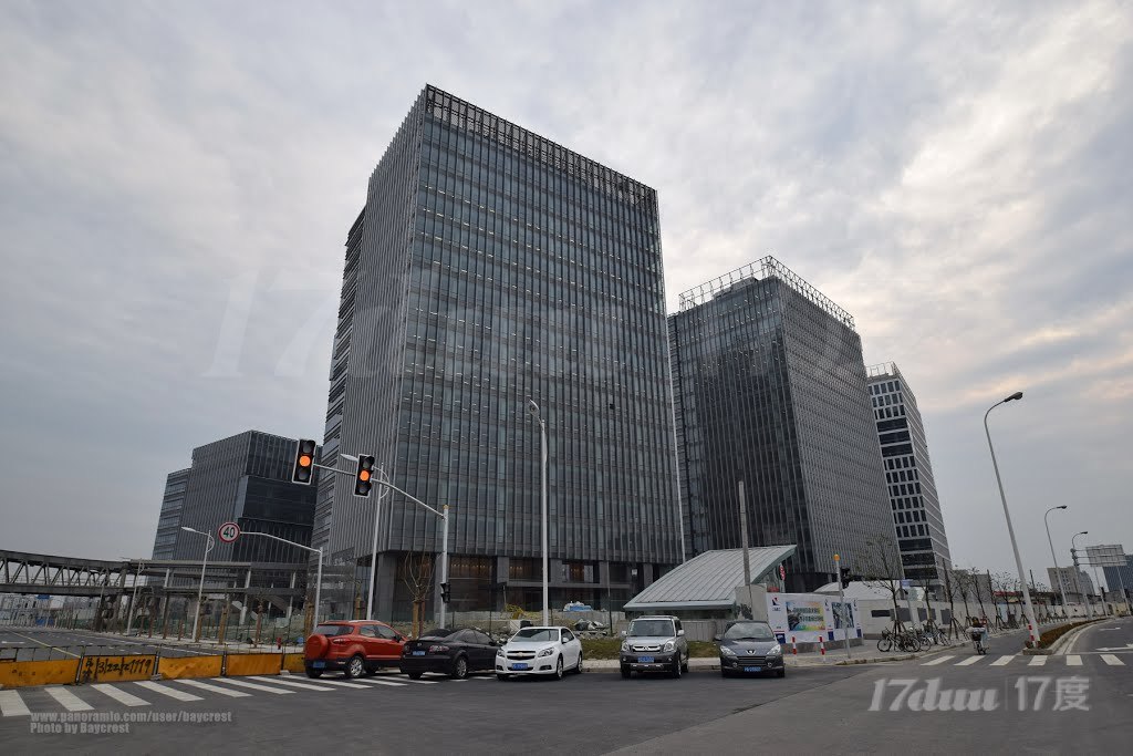12号线七莘路站地铁上盖，丰树城，得房率高采光佳。