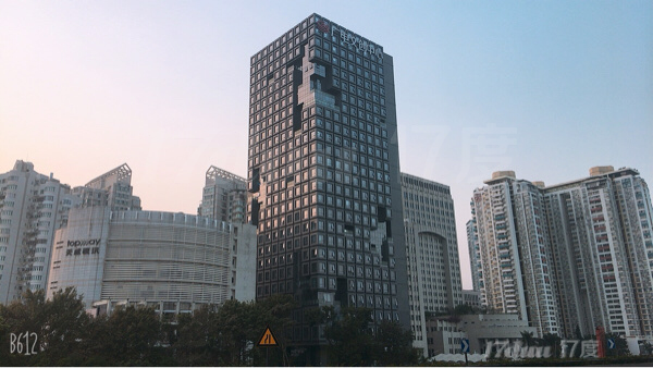 莲花北深业上城旁，广电中心精装办公室直租，性价比高，方正透光