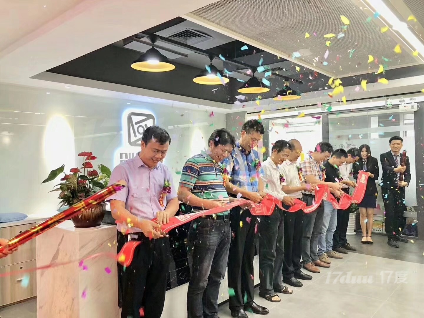 中小型会议室，精装联合办公室工位卡座！任君挑选奶思