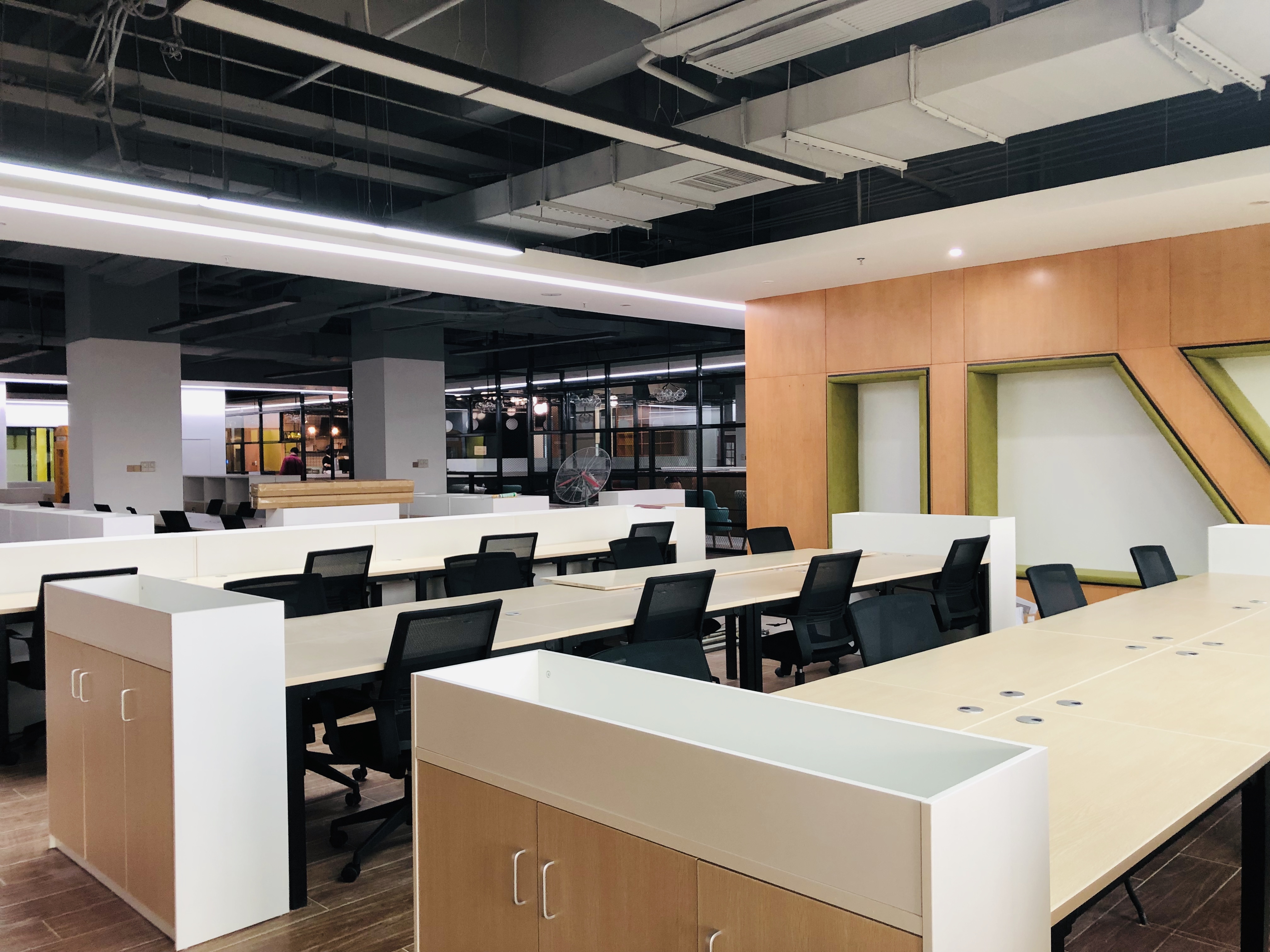 一费全包/拎包办公/1一多人独立户型办公室直租