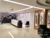 高铁站对面绿地之窗，半层正对电梯口，精装修带全部家具
