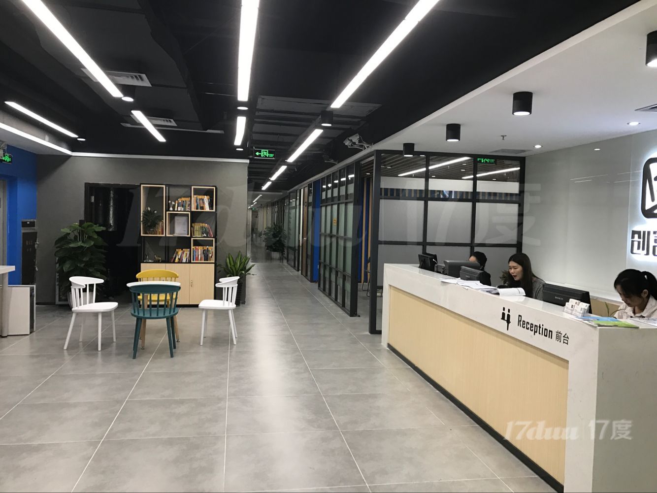 即租即用小型办公室，免装修，配家具