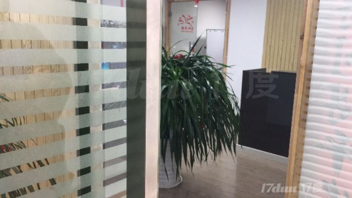 转租精装修写字楼带阳台
