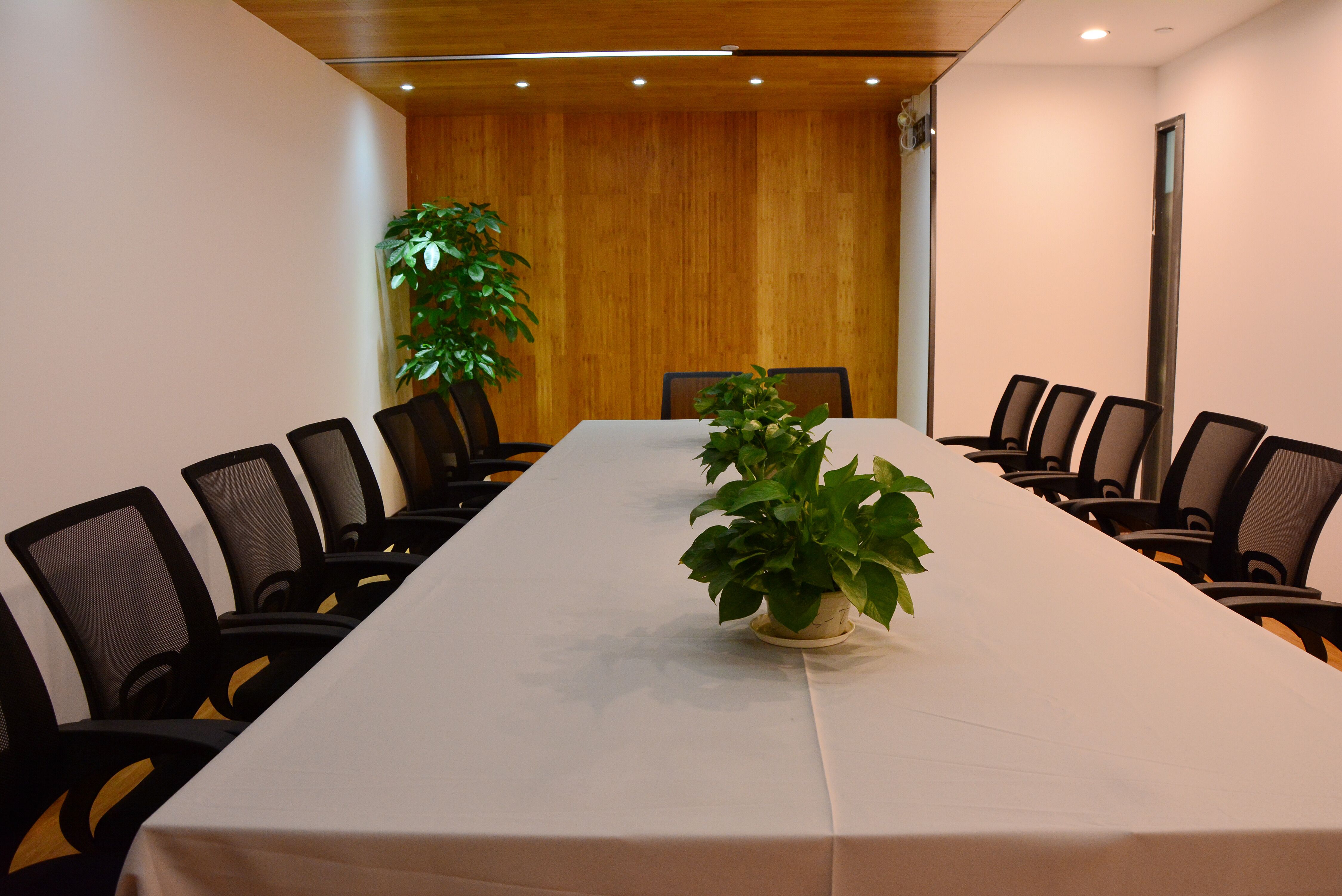 深圳小型会议室,大型培训室出租 近地铁口,配置齐全