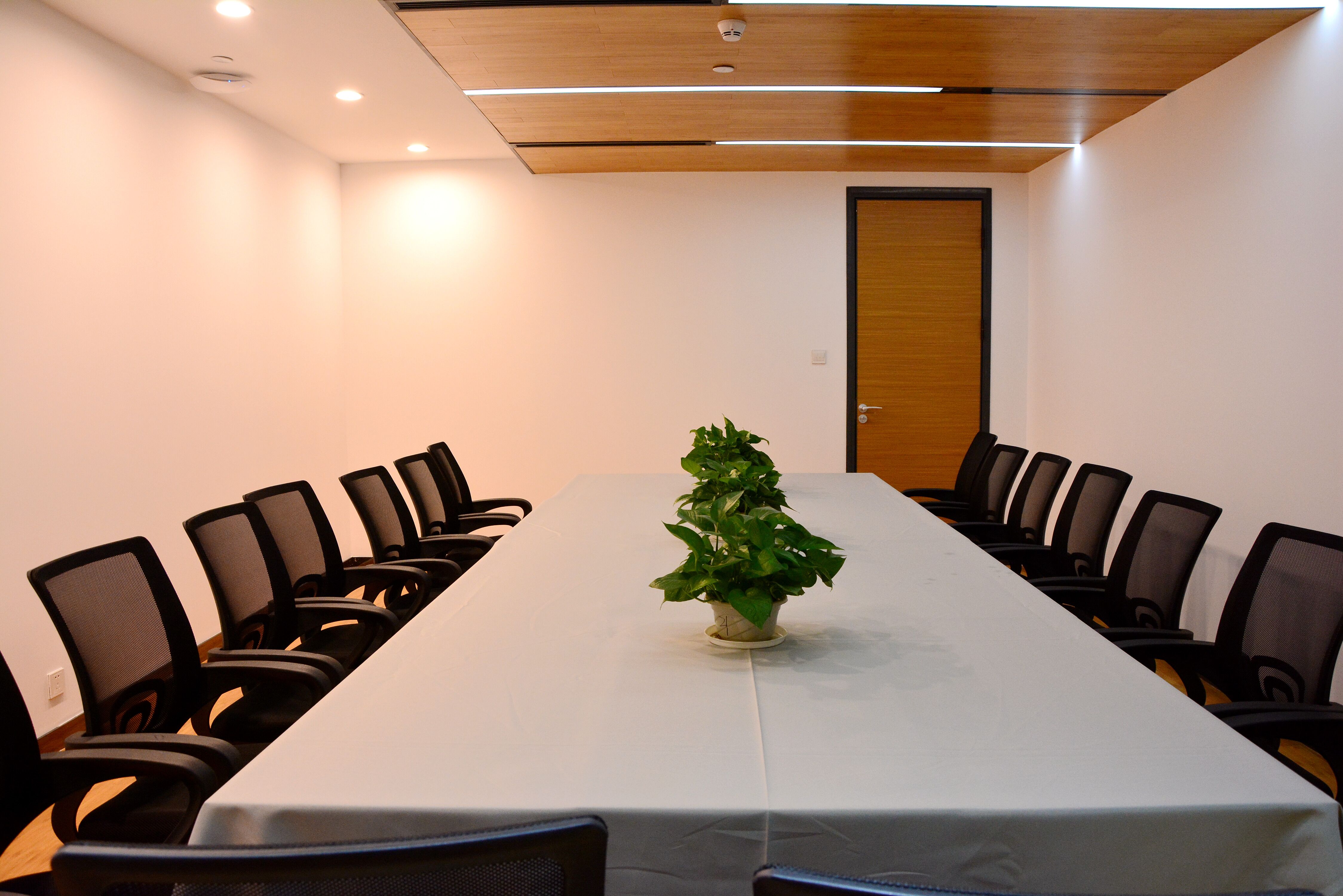 深圳小型会议室,大型培训室出租 近地铁口,配置齐全