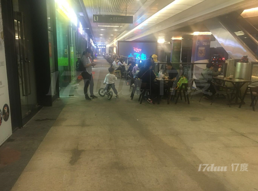 (出租) 正地铁口临街铺外摆空间大对应地铁人流 