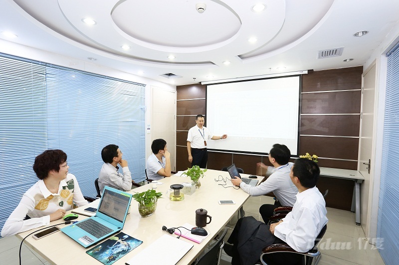 龙岗区会议室培训室出租，设备齐全，费用全包