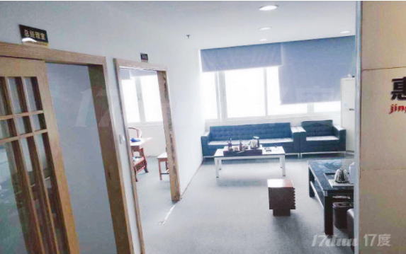 曼哈顿90平格局2个房1个厅带办公桌椅停车位足
