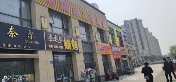 新区地铁口可重餐饮旺铺出售，挑高5.8米，买一层得两层
