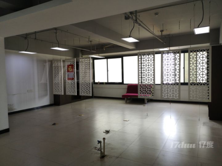 5号线地铁口办公楼