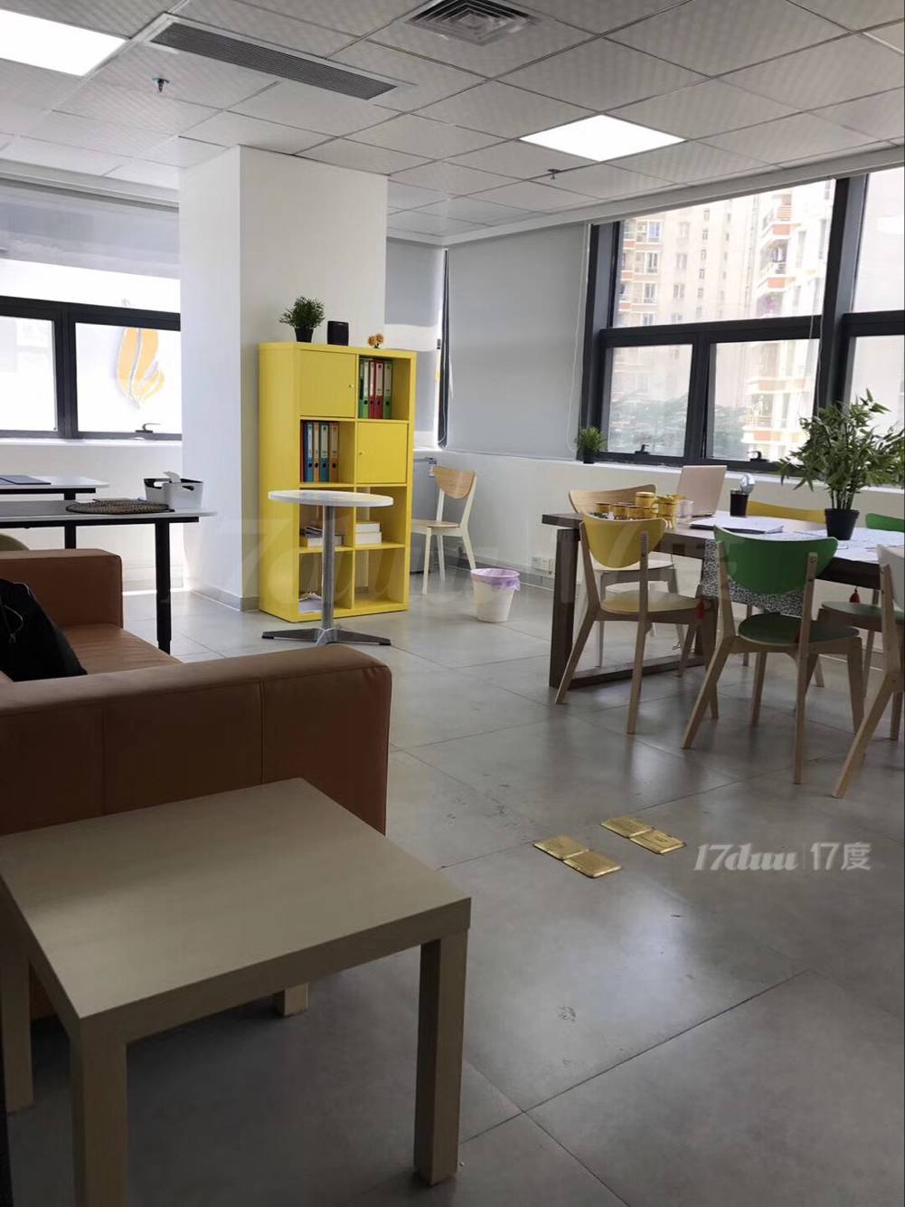 小办公室出租双龙写字楼开业优.惠特价可注.册
