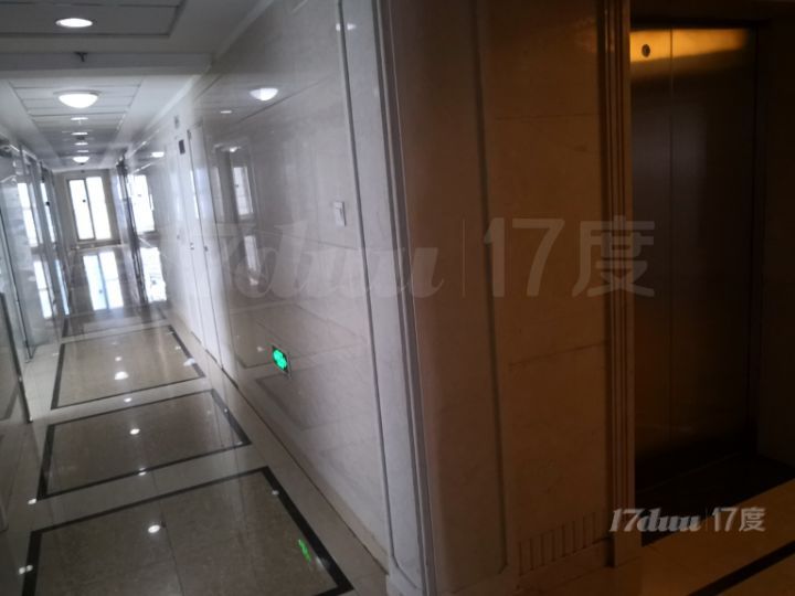 蔚蓝商务港精品房源，全景天鹅湖，交通便利，成熟商圈