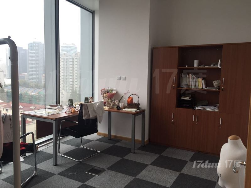 娄山关路，5A甲级办公楼，金虹桥国际中心，一手业主价格好谈。
