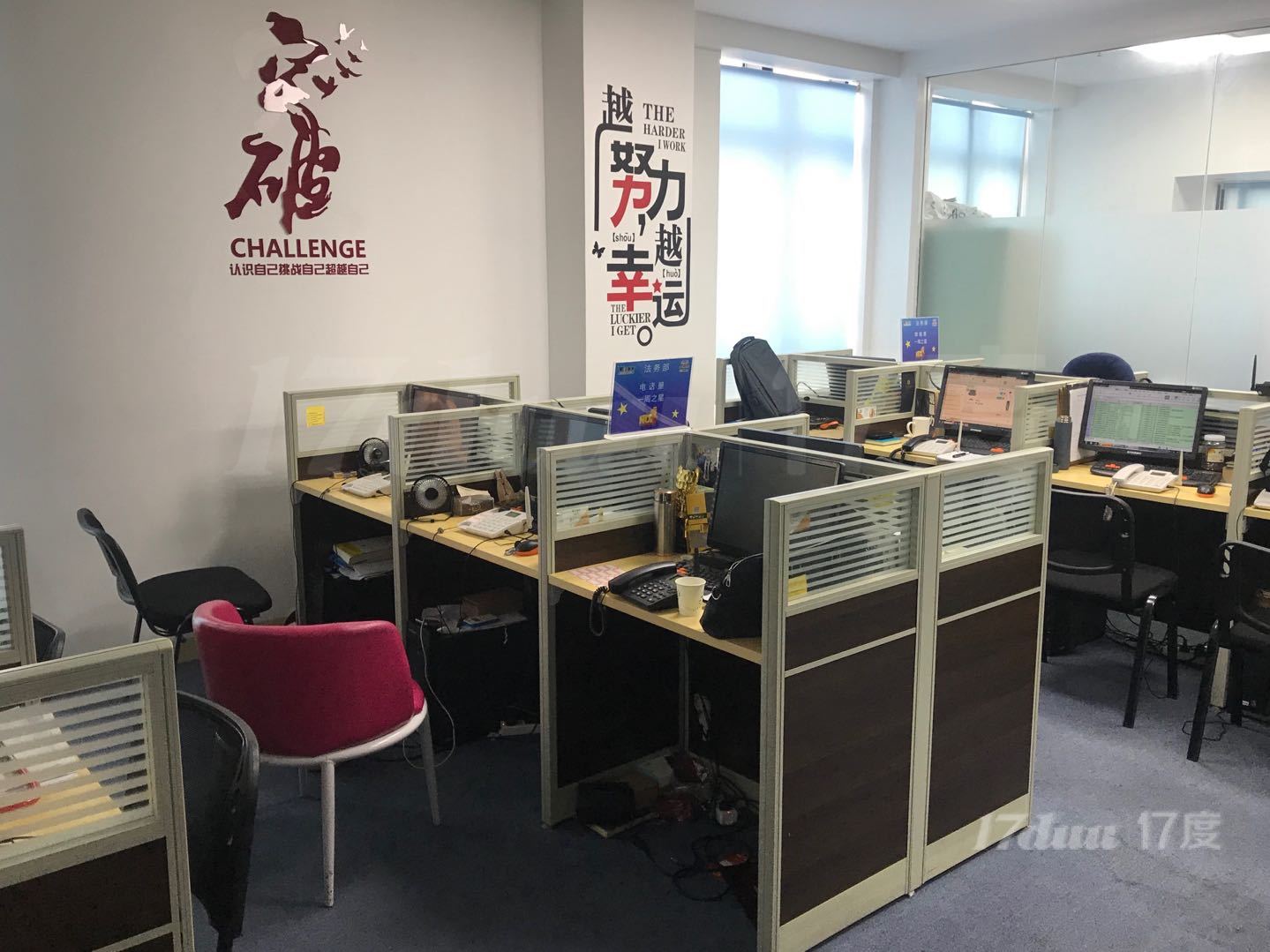 （出租）超便宜写字楼！地铁口精装修！特价45