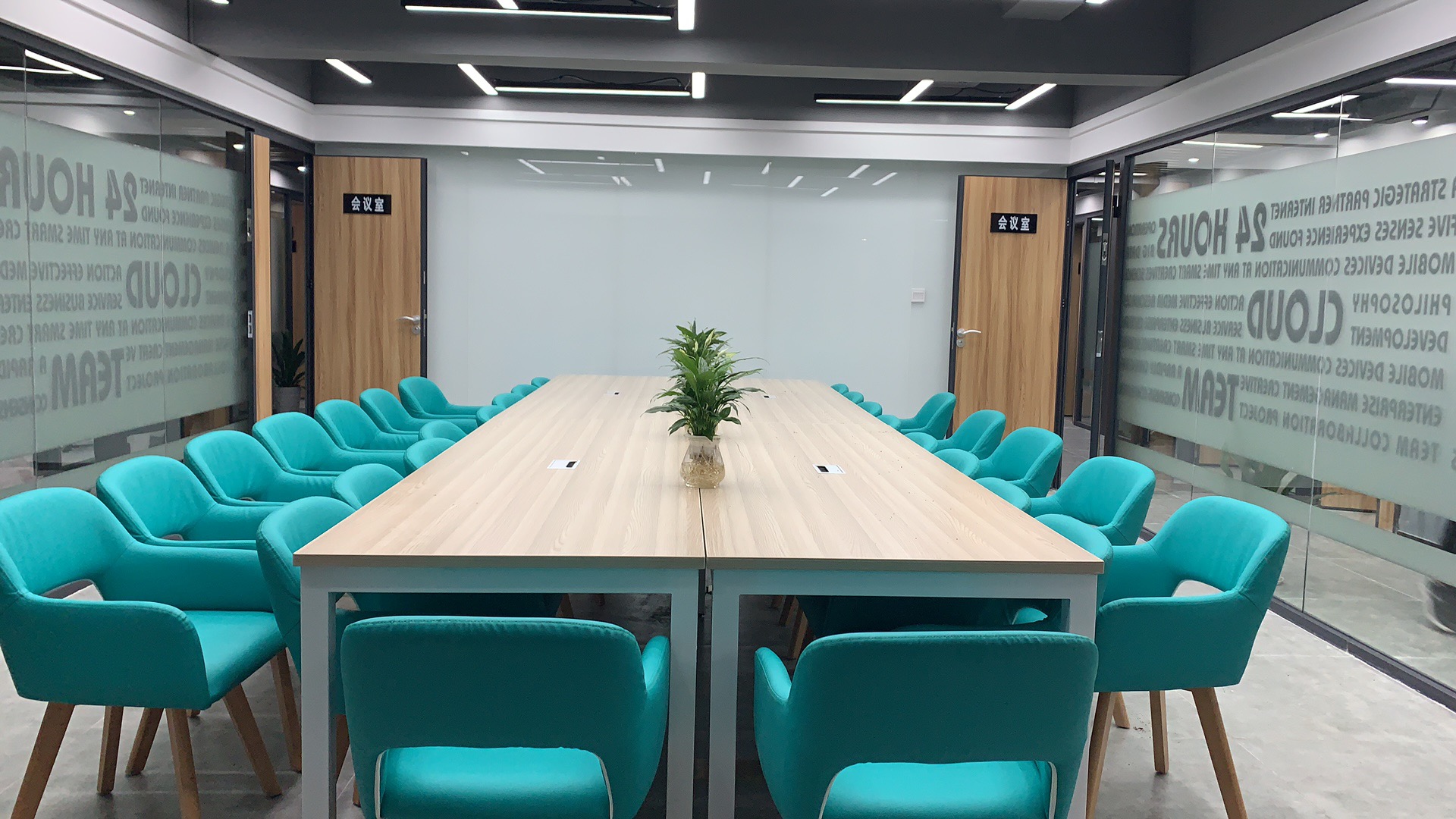 福田中心区会议室出租 可短租 日租 小时租