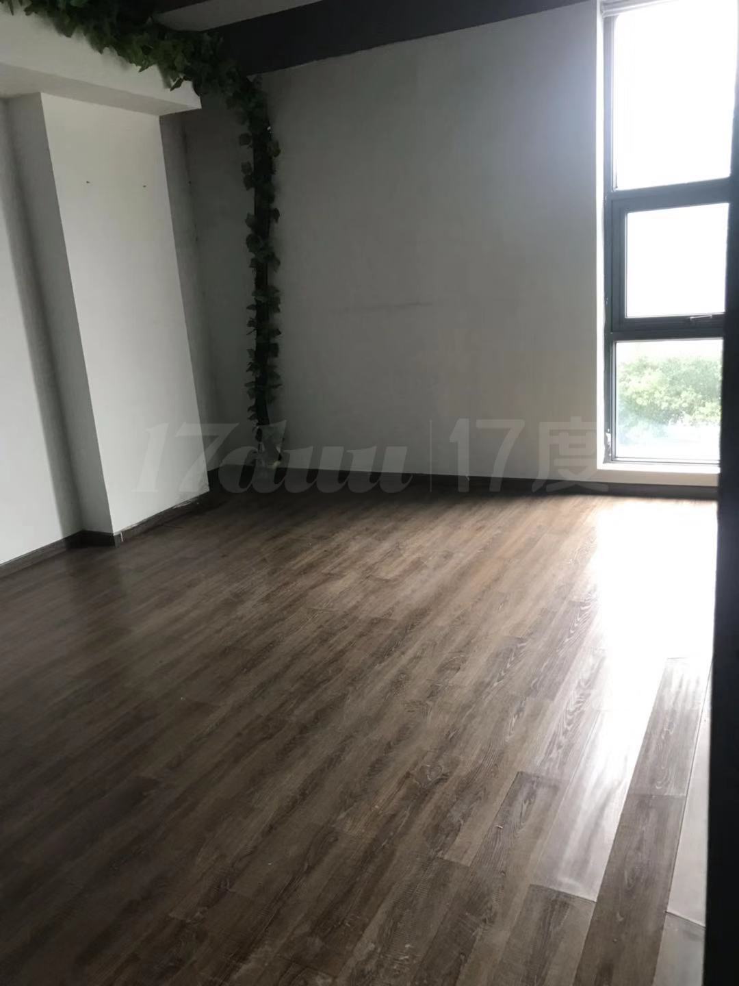 生态园200方写字楼出租落地窗精装修，已隔断，单价1.9