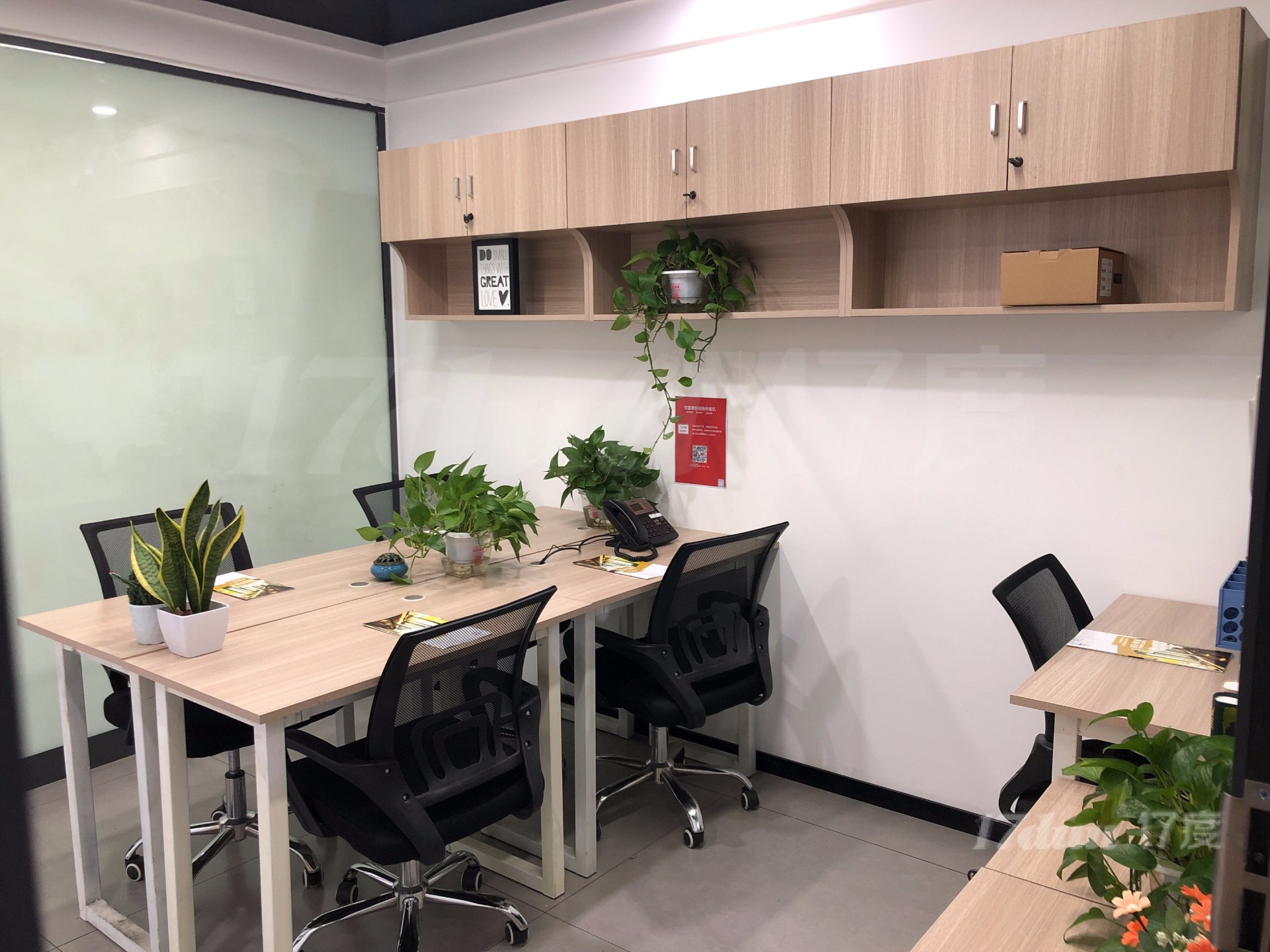 万家丽旺德府8人靠窗小型办公室出租带经理隔间费用全包可注册