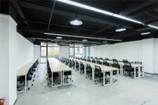 西湖万塘汇跳楼价带隔间精装带家私办公室 业主直租
