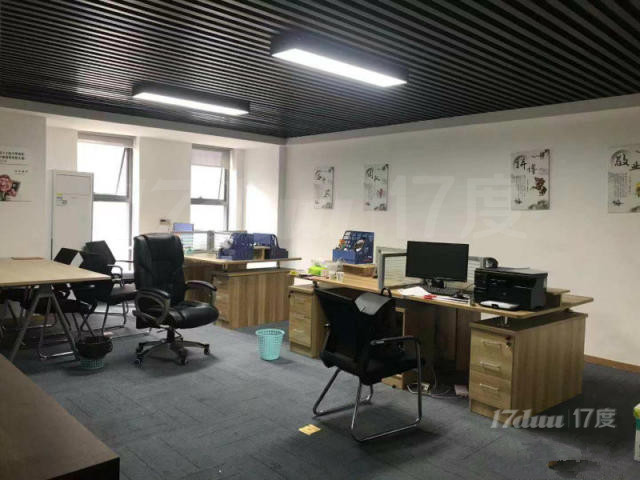 距离地铁口仅50米，大小面积都有，精装修带家具
