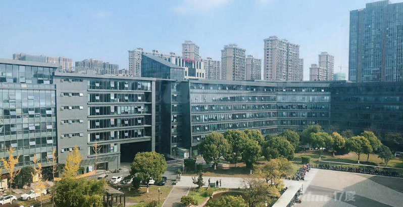 上海周边昆山花桥中茵广场精装写字楼100平，近地铁，采光好