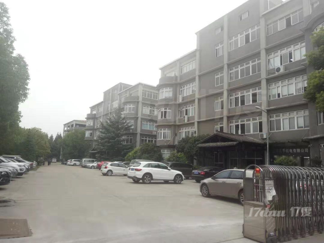 12号线地铁口，精装修带家具，独立卫生茶水间，你还在等什么