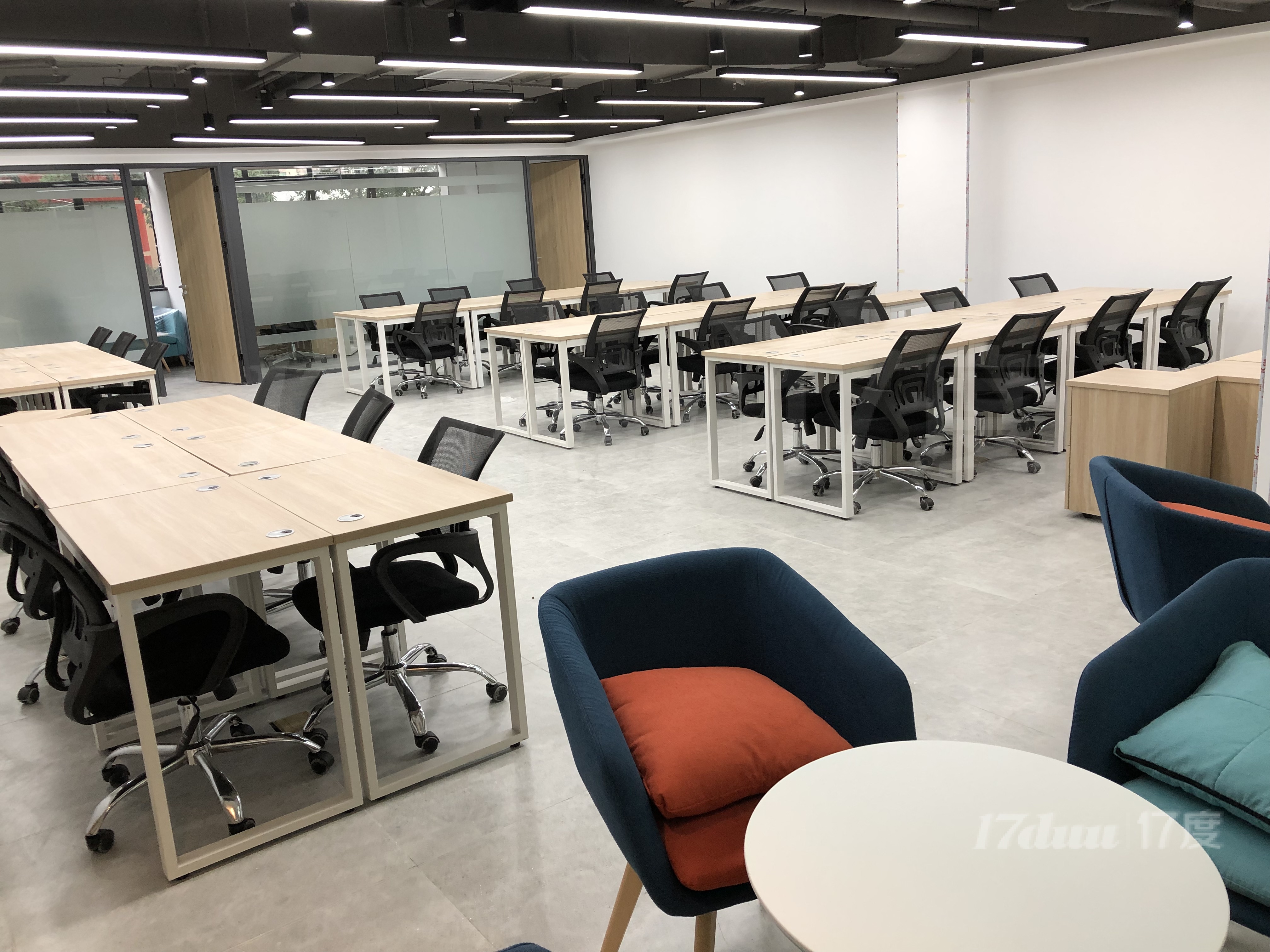 大芬艺术培训室直播间工作室出租，200平面积可分割，49元起