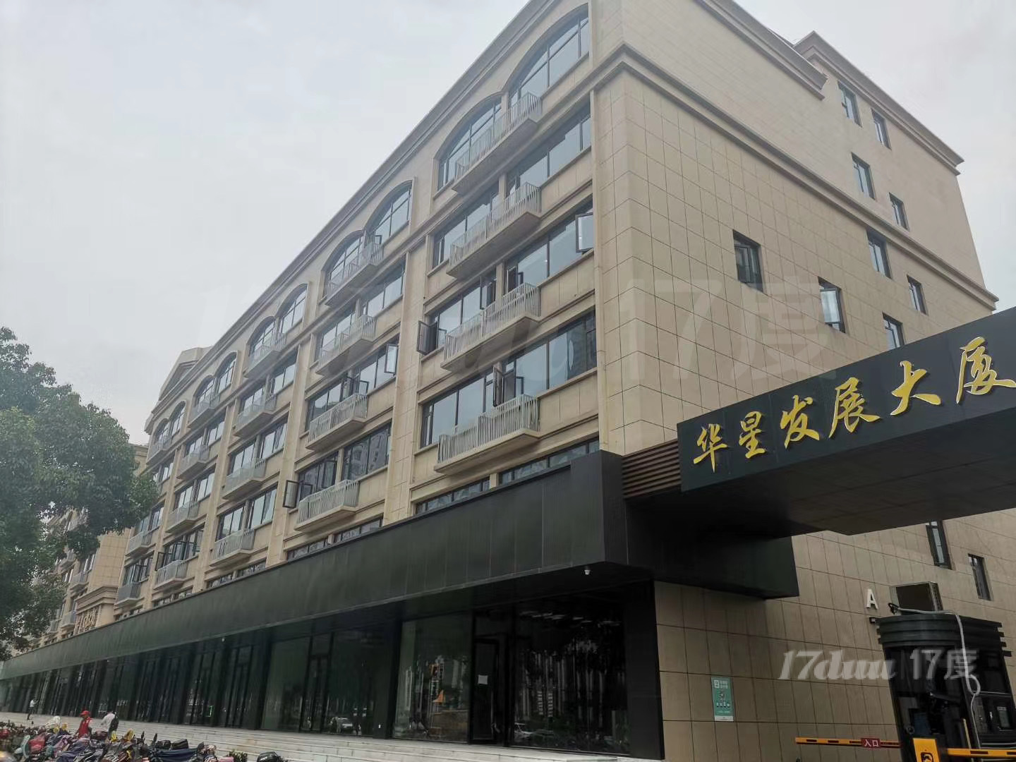 学院路地铁口附近精装场地出租