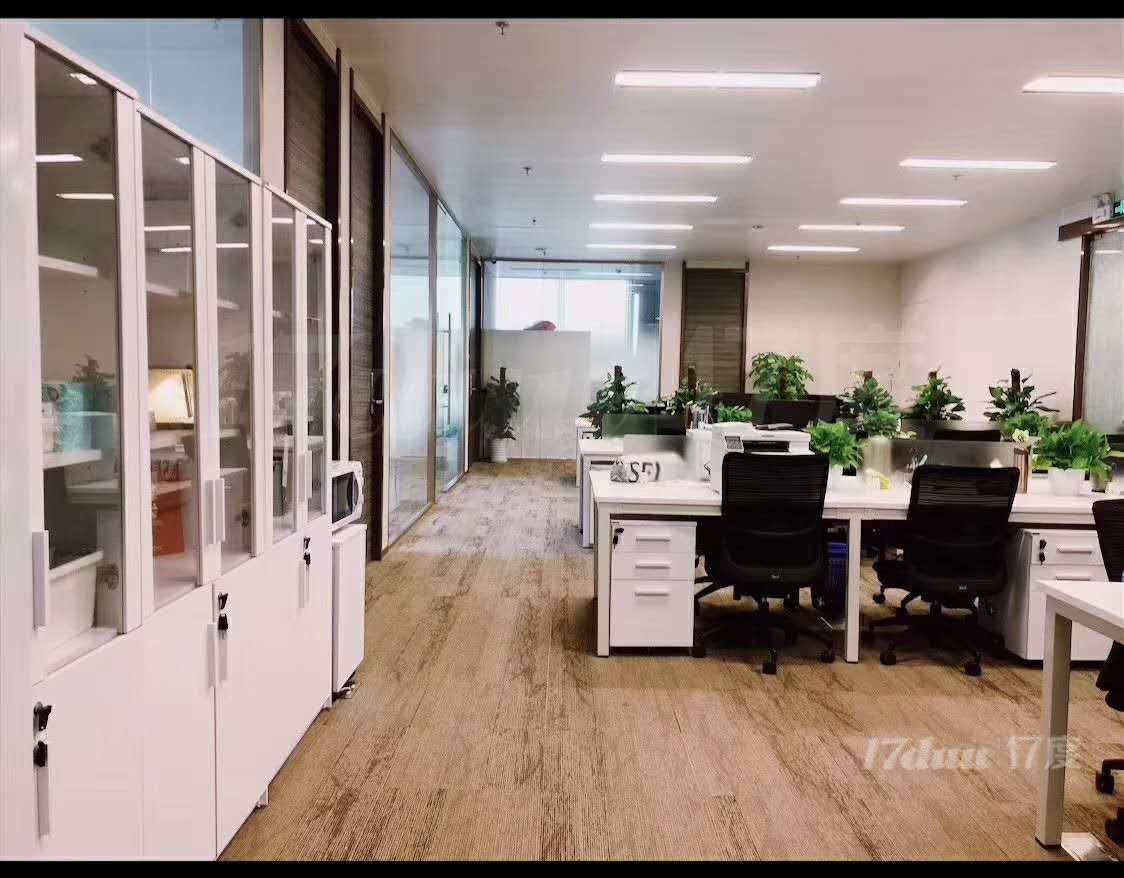 Ϸ̳ ·վ _ 400ƽװҾ פ