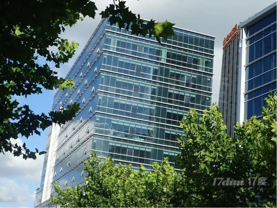 徐汇滨江：东航滨江中心，云锦路地铁站，独立空调，欢迎约看
