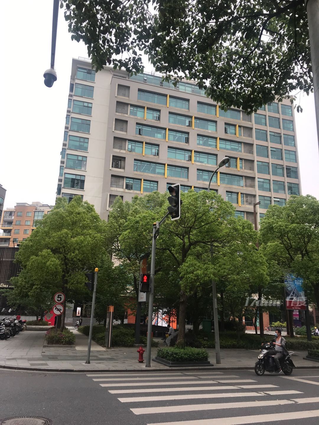 大学路！人气旺！适合教育美容等行业！200到600平随时看！
