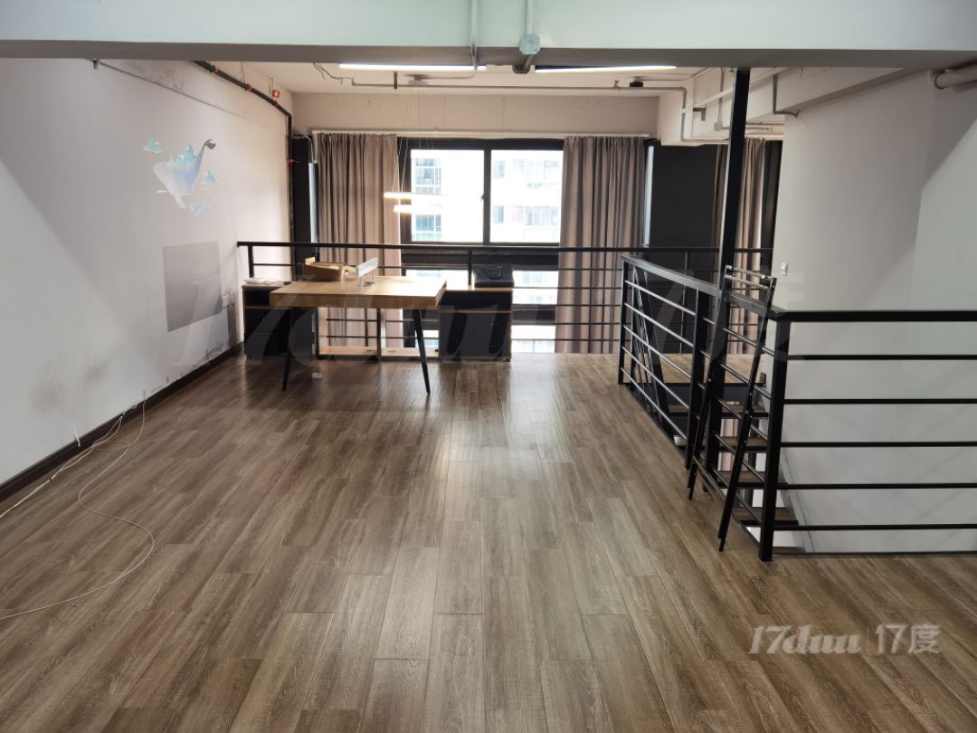 铂金地段，汉中路底商沿街loft，212平营业性质，带阳台