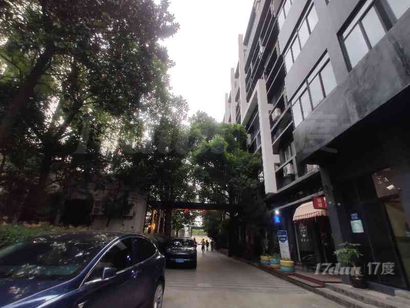 稀缺复式办公室 紧邻地铁！直接拎包办公租到就是赚到