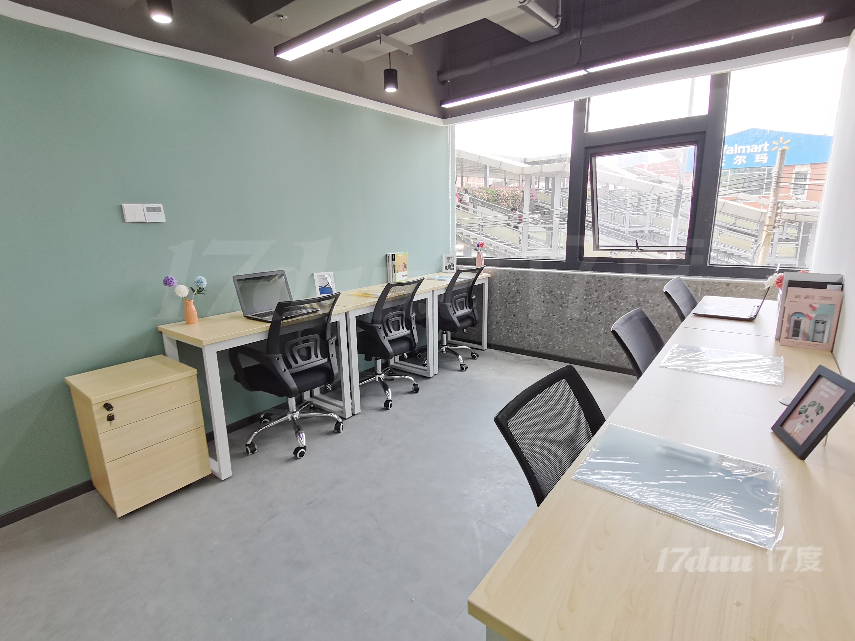 办公室出租带装修写字楼可注册公司的办公室