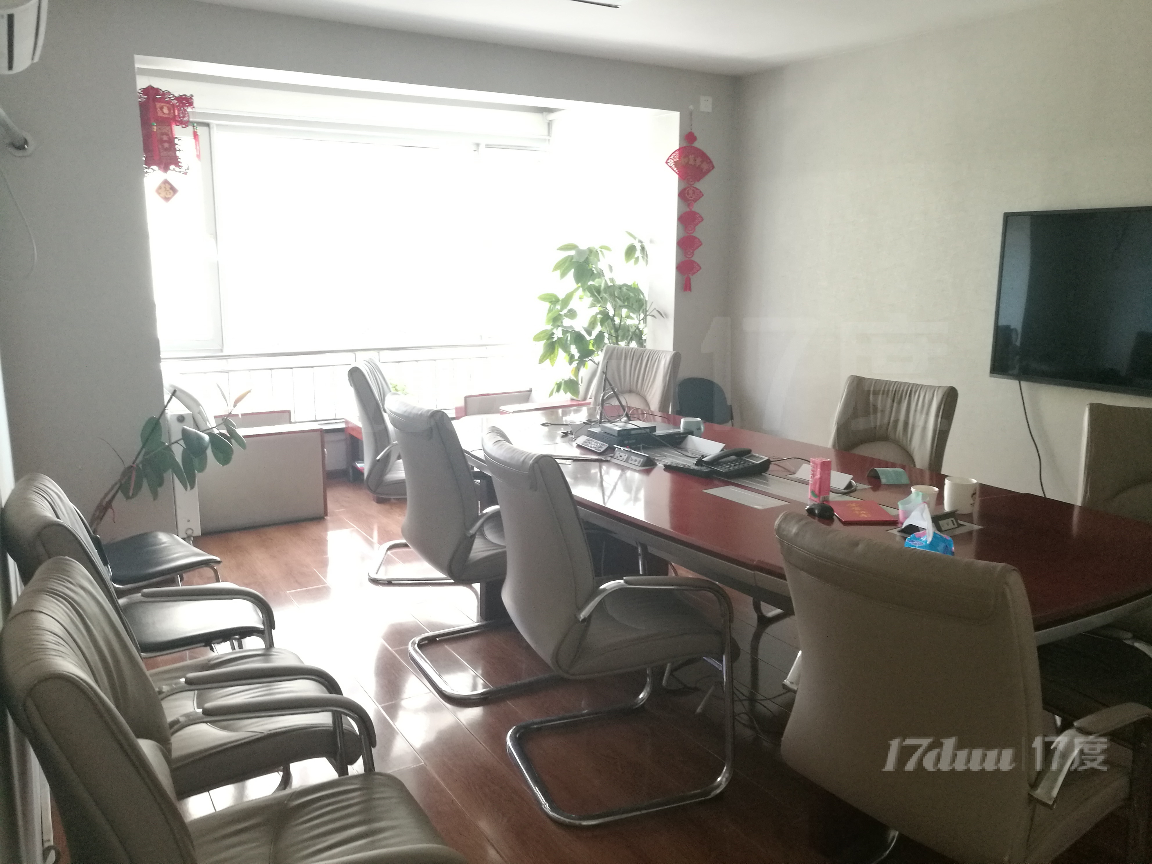 知春路地铁口精装修办公用房，租金很便宜