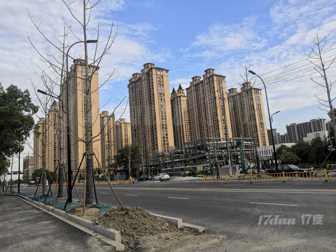 萧山开发区华瑞晴庐主入口大门旁优质商铺出租