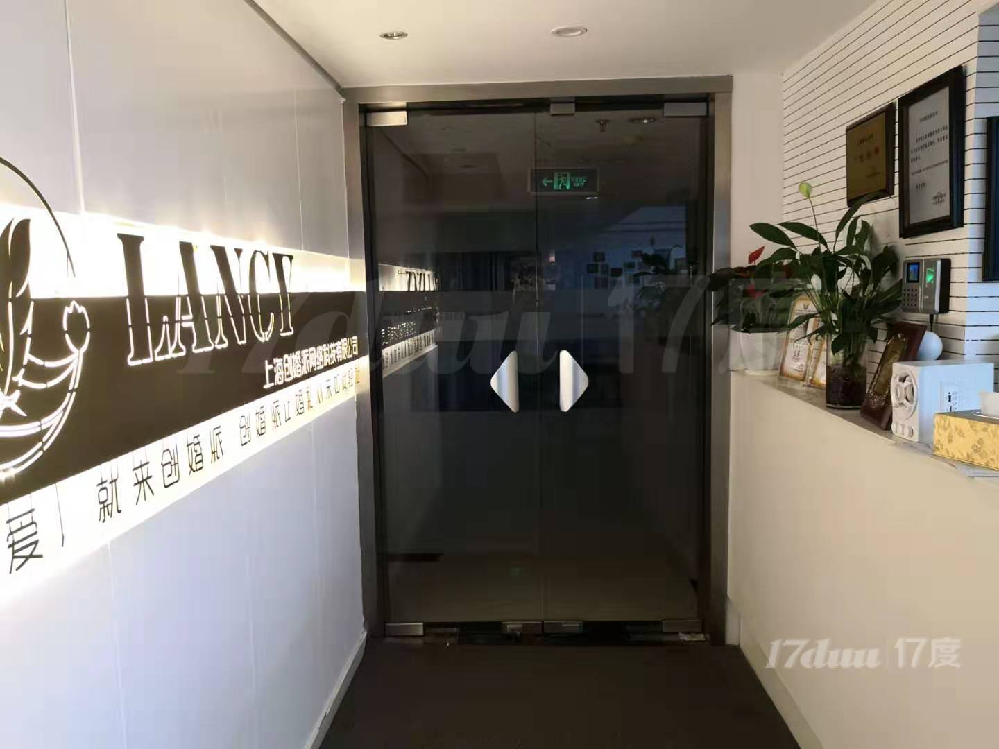 大众金融商住两用 精装修全配200平朝南采光低价急租行业不限