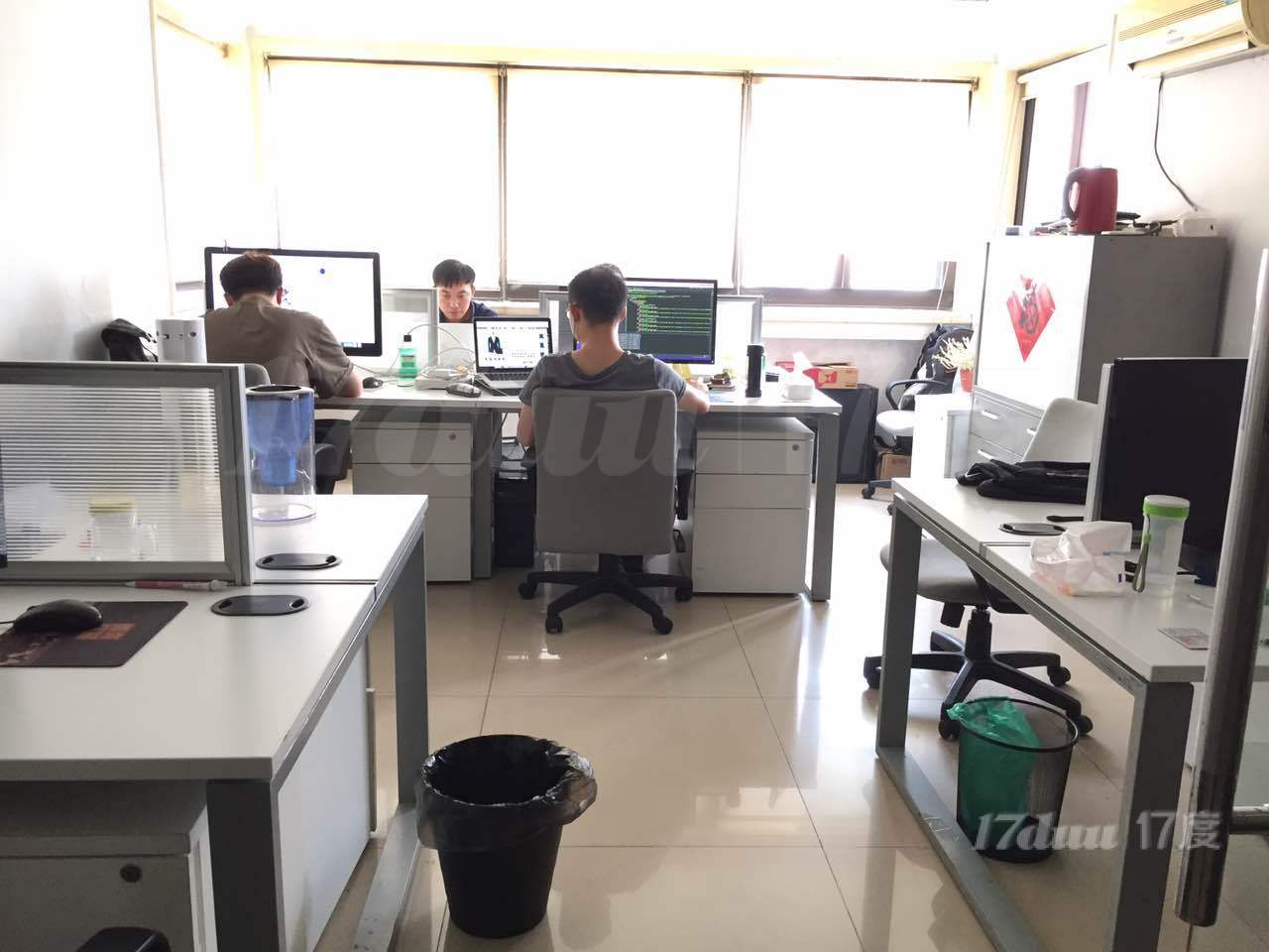 2号线娄山关路上盖，高区精装带上下水，独立空调，价格优惠