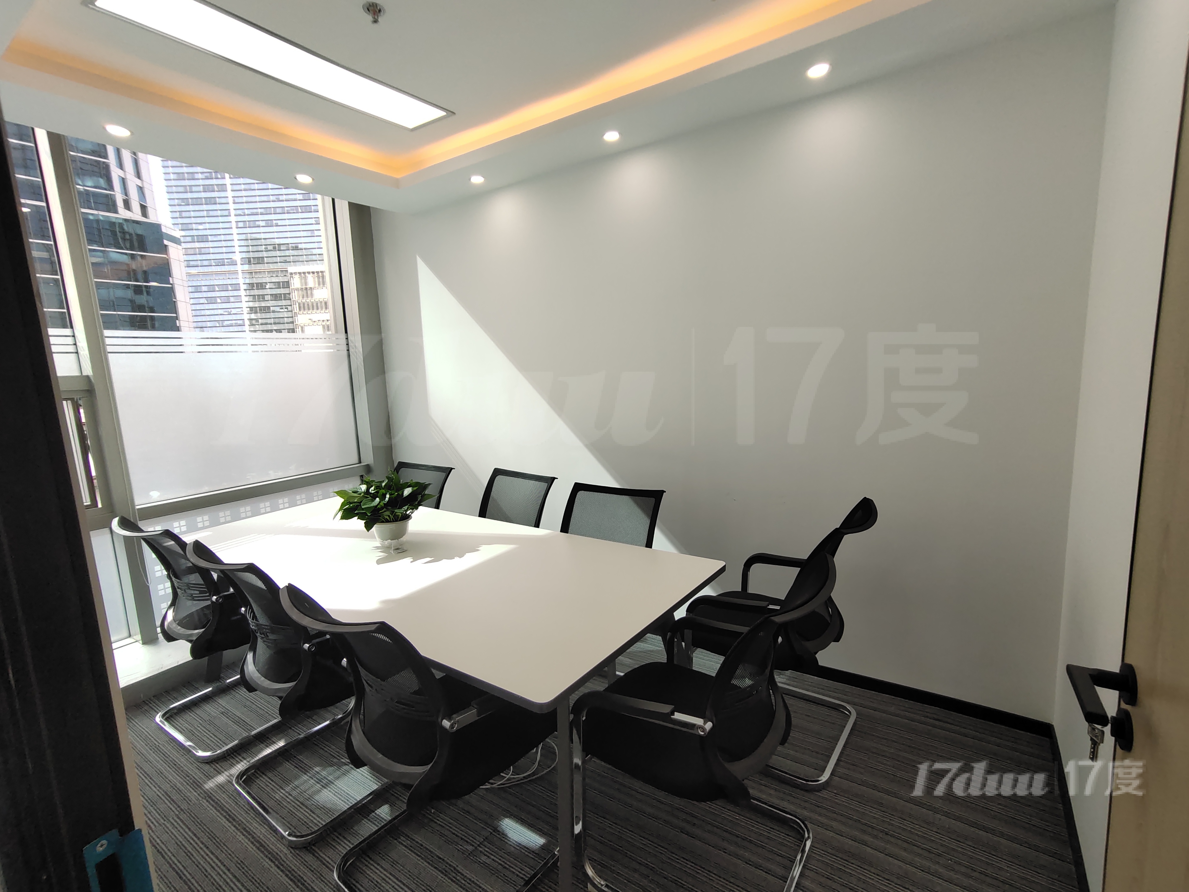 9号线地铁口，良友大厦150平，精装修带家具，行业不限！