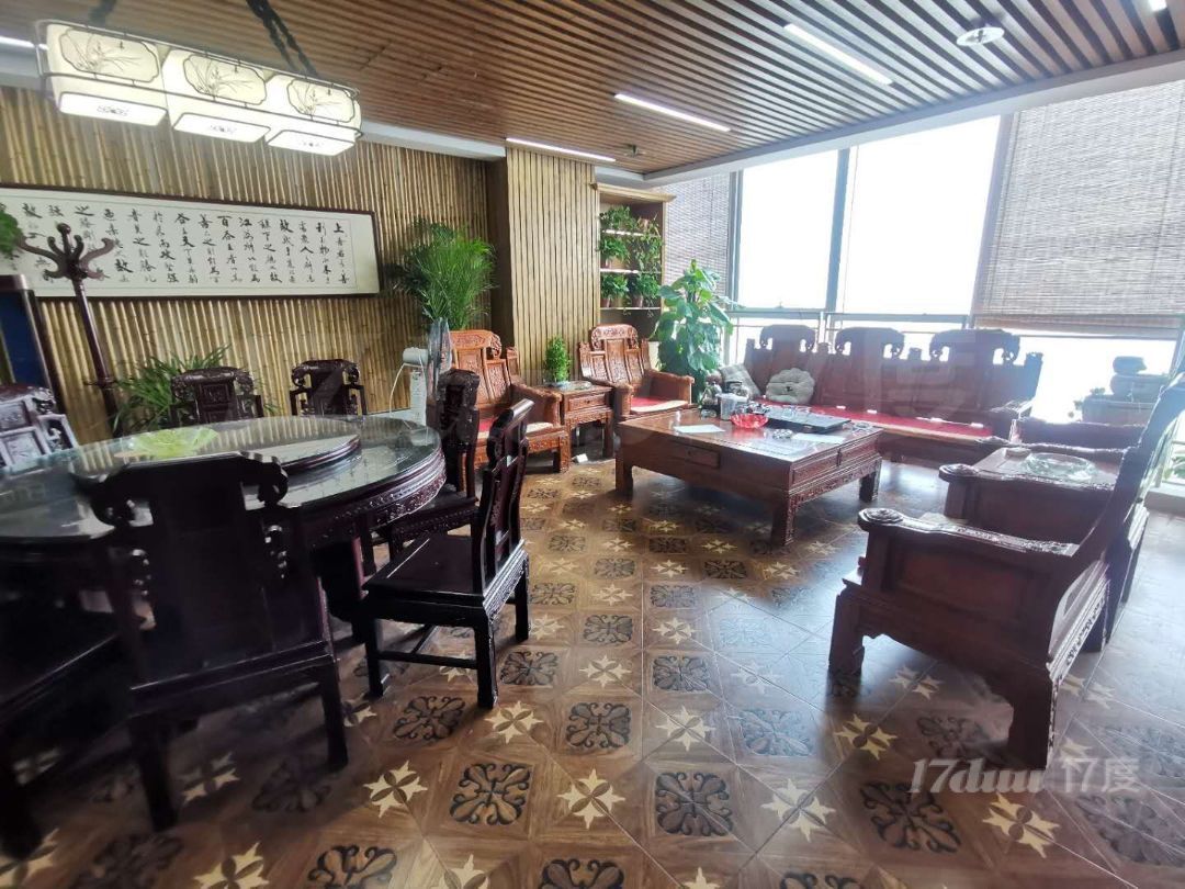 高铁站旁，绿地之窗，纯接待风装修，高区视野无遮挡