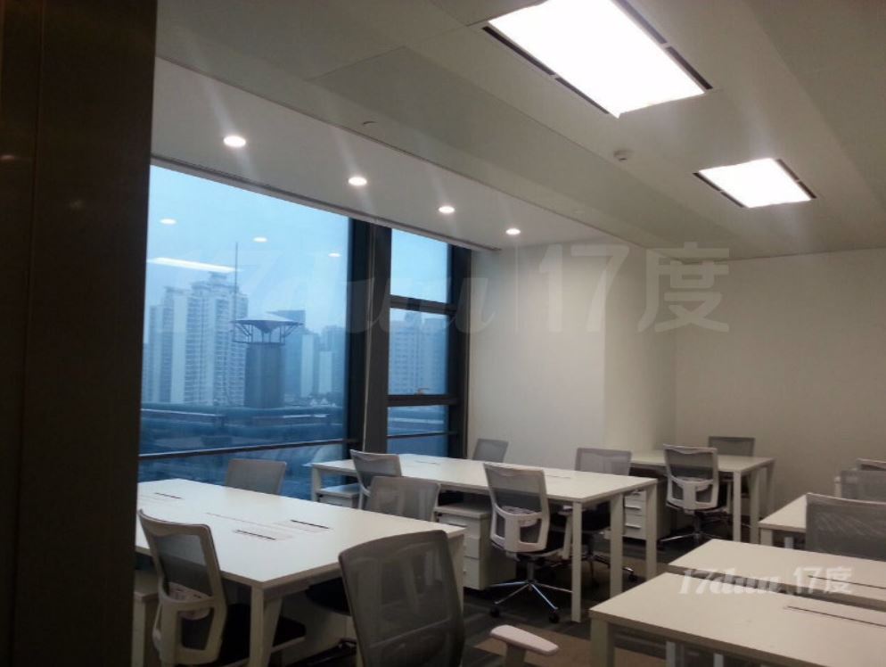 普陀顶级办公楼：环球港。工位价低至2000元，欢迎预约。